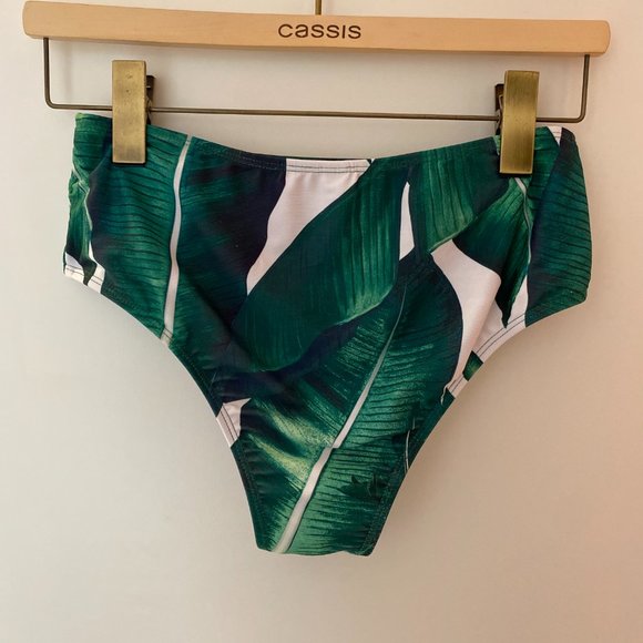 Bikini Set: 1 Top + 2 Bottoms - Picture 9 of 9